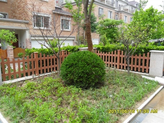 屋外 WPC複合フェンシング 庭 / 庭園のためのカスタムデザイン色